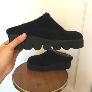 Children’s wooly black clog